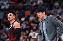 转会期深圳男篮调整名单以备英超，队长鼓劲环节打磨，媒体盛赞，心理建设被强调的简单介绍