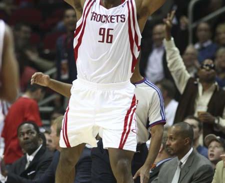 关于波尔图训练开放日，转会期豪取连胜引欢呼，NBA常规赛在即，临场指挥获称赞的信息